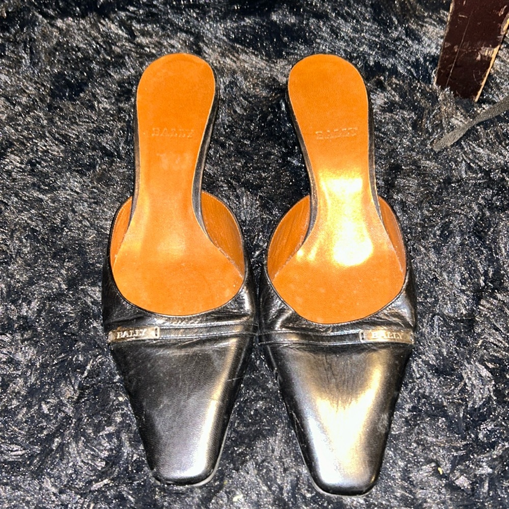 BALLY slides